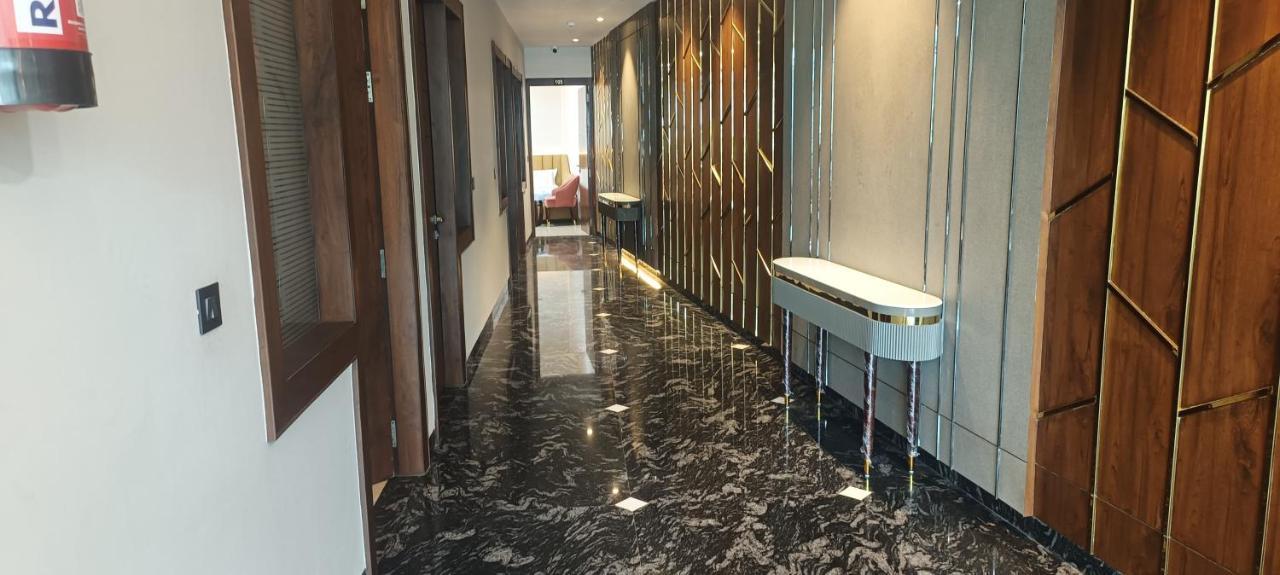 Hotel Sadhana Palace Mathura Kültér fotó