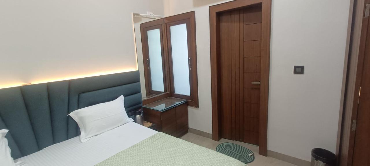Hotel Sadhana Palace Mathura Kültér fotó